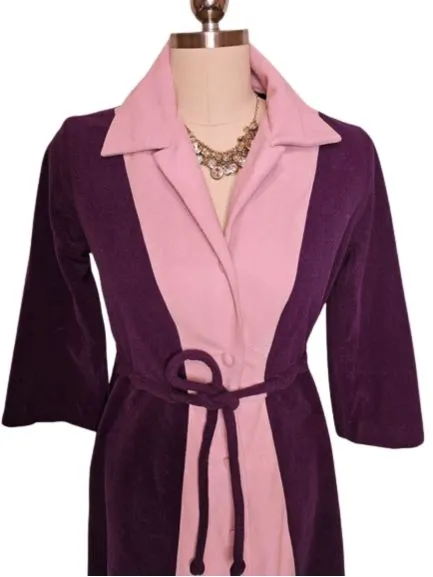 *   LUXURIOUS VINTAGE AT HOME WEAR FOR VAN RAALTE PINK AND PURPLE 2 TONE BUTTON UP ROBE WITH BELT