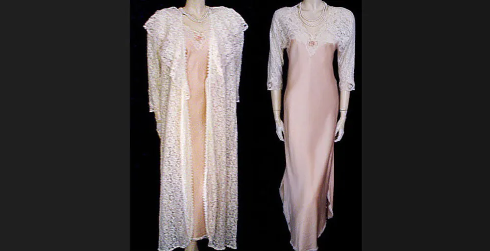 *VERY RARE VINTAGE CHRISTIAN DIOR "LE CONNAISSEUR" FROM NEIMAN MARCUS SILK & HEAVY LACE BRIDAL TROUSSEAU PEIGNOIR & NIGHTGOWN SET